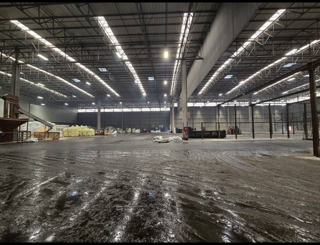 7,572M² WAREHOUSE TO LET IN BELLVILLE SOUTH INDUSTRIA